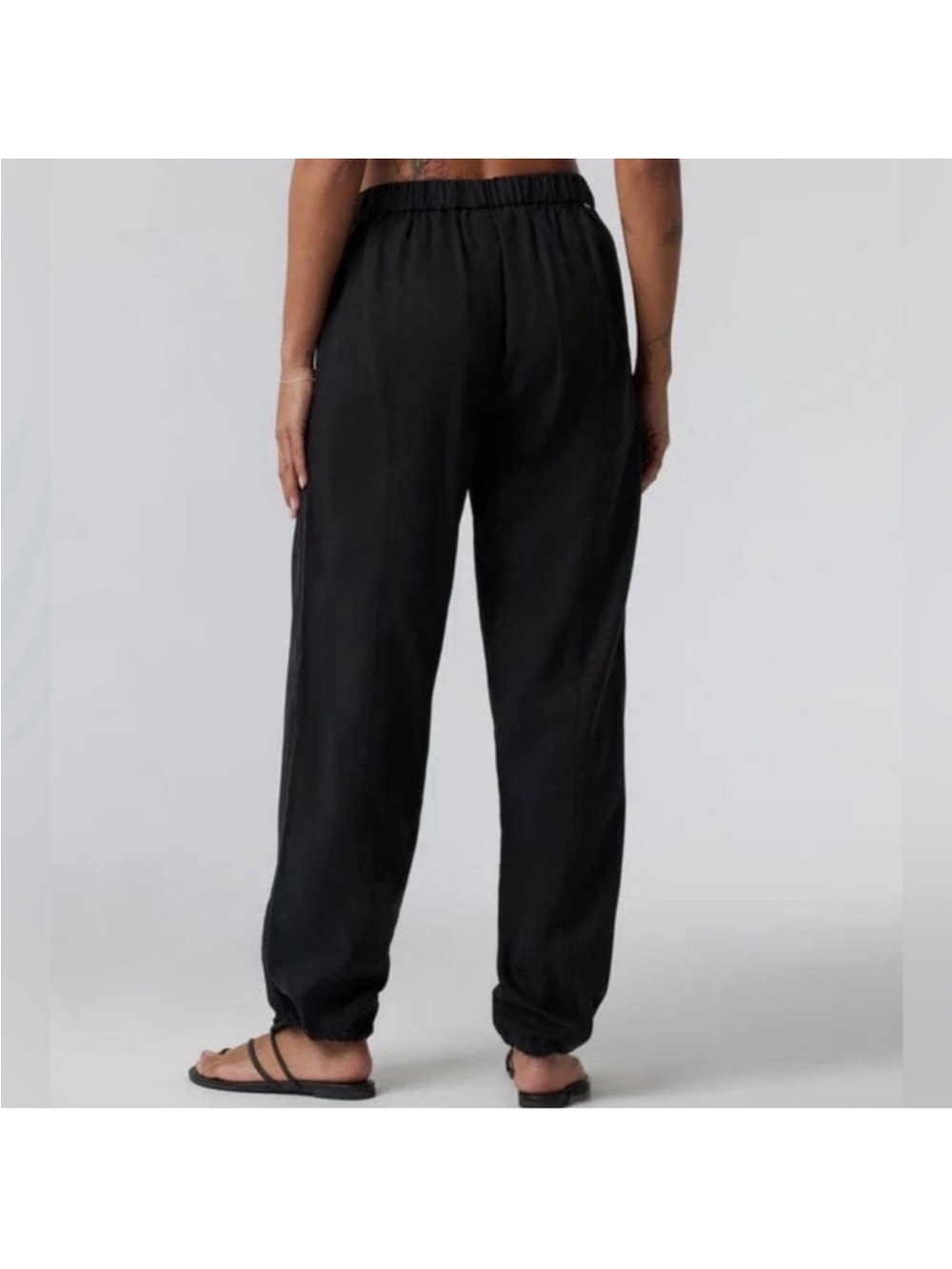 Vuori Coastline Joggers in Washed Black size XS - Picture 2 of 10